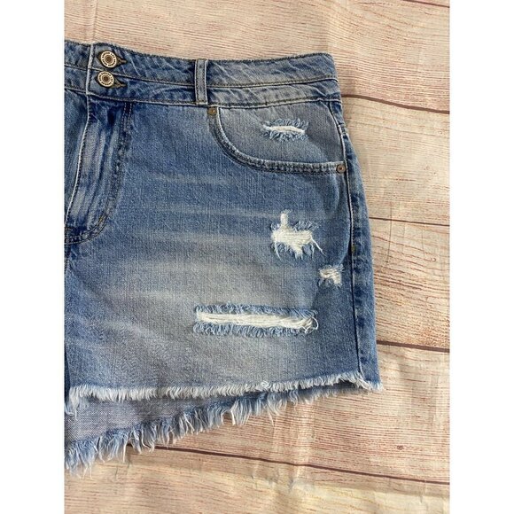 KanCan Women' Raw Hem Distressed Denim Shorts - 2XL - Picture 4 of 11